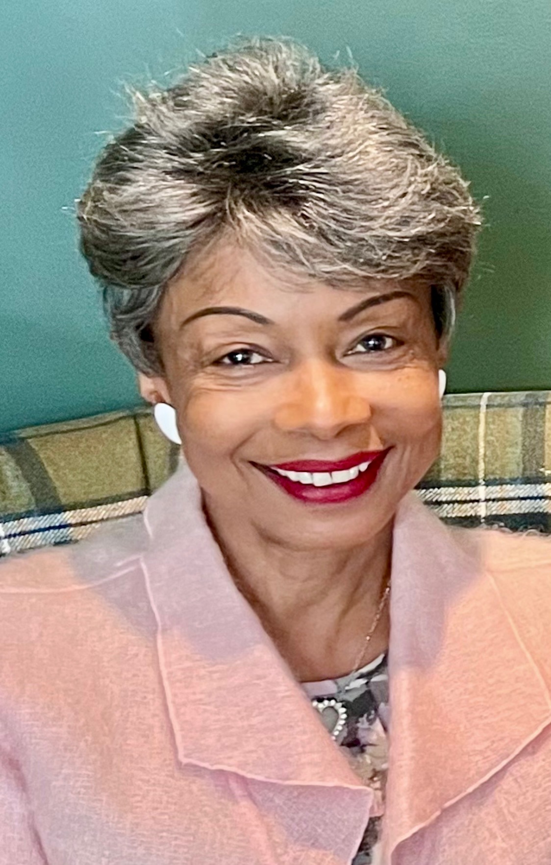 This week we chat with Simona Holloway as our guest on Envision Radio!